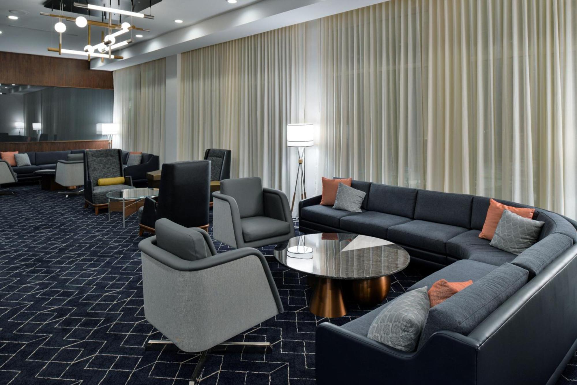 Отель Courtyard By Marriott Raleigh Cary Crossroads Экстерьер фото