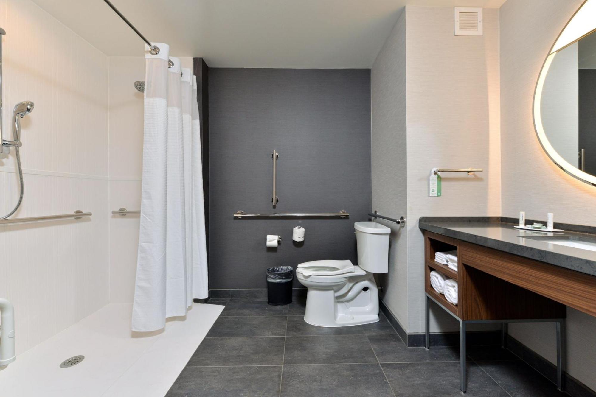 Отель Courtyard By Marriott Raleigh Cary Crossroads Экстерьер фото