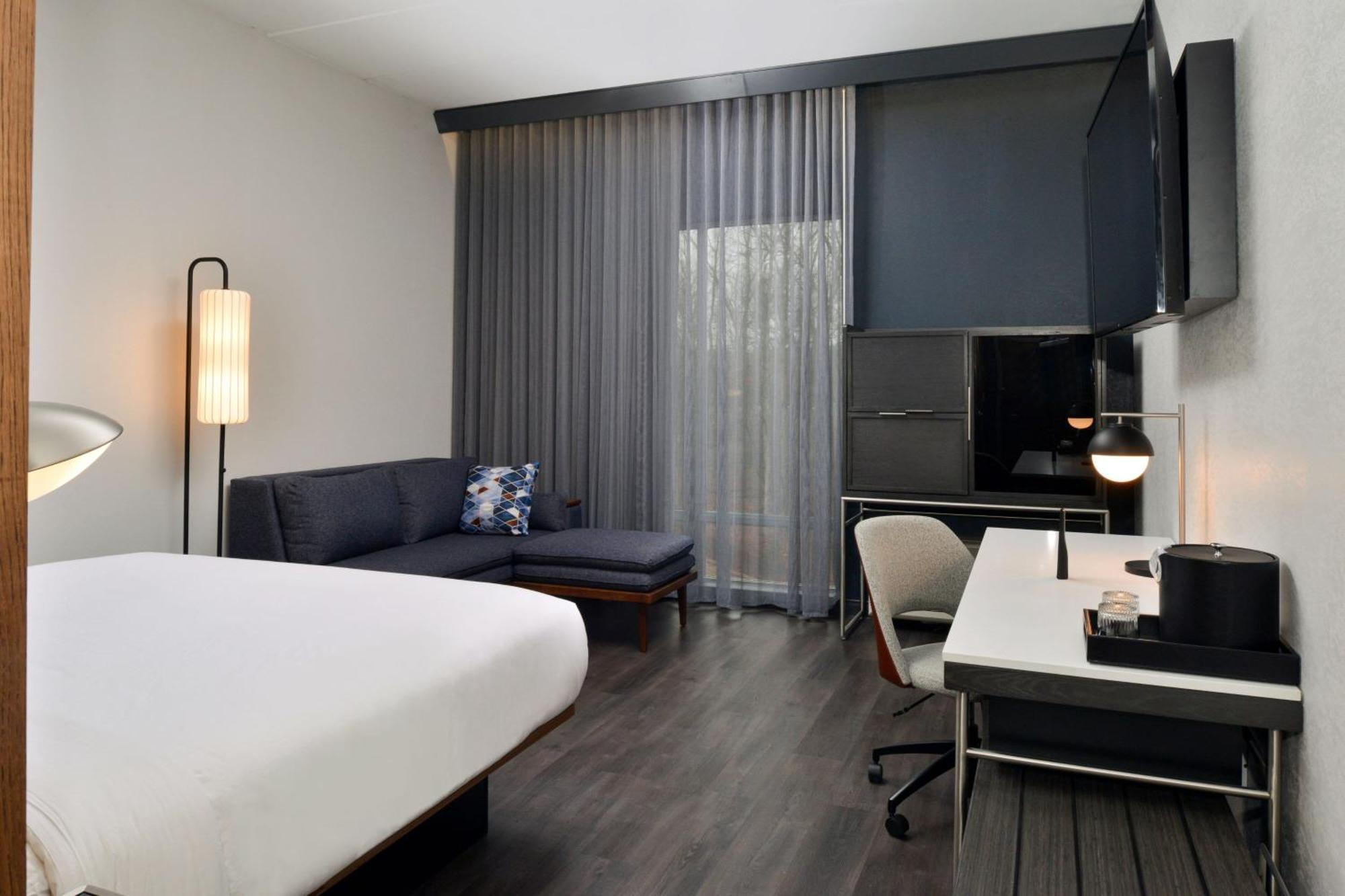 Отель Courtyard By Marriott Raleigh Cary Crossroads Экстерьер фото