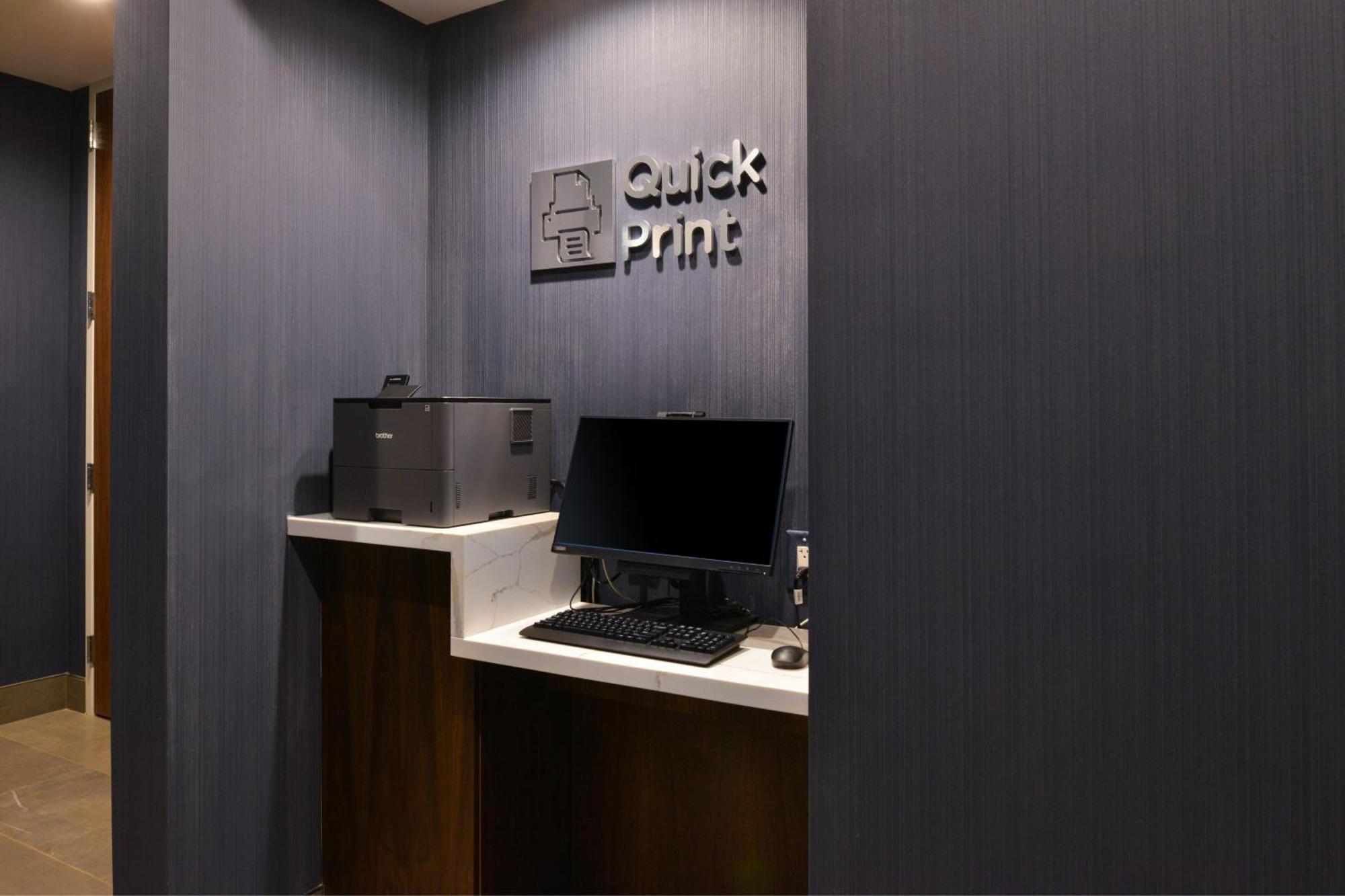 Отель Courtyard By Marriott Raleigh Cary Crossroads Экстерьер фото