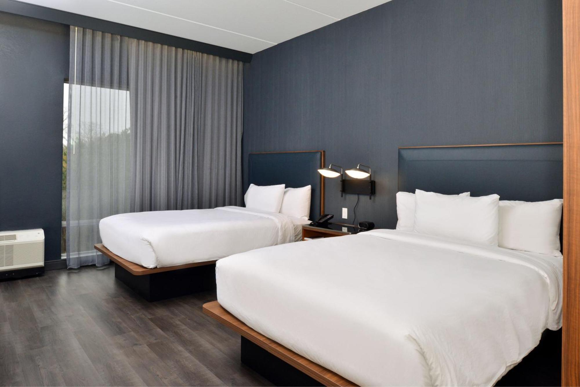 Отель Courtyard By Marriott Raleigh Cary Crossroads Экстерьер фото