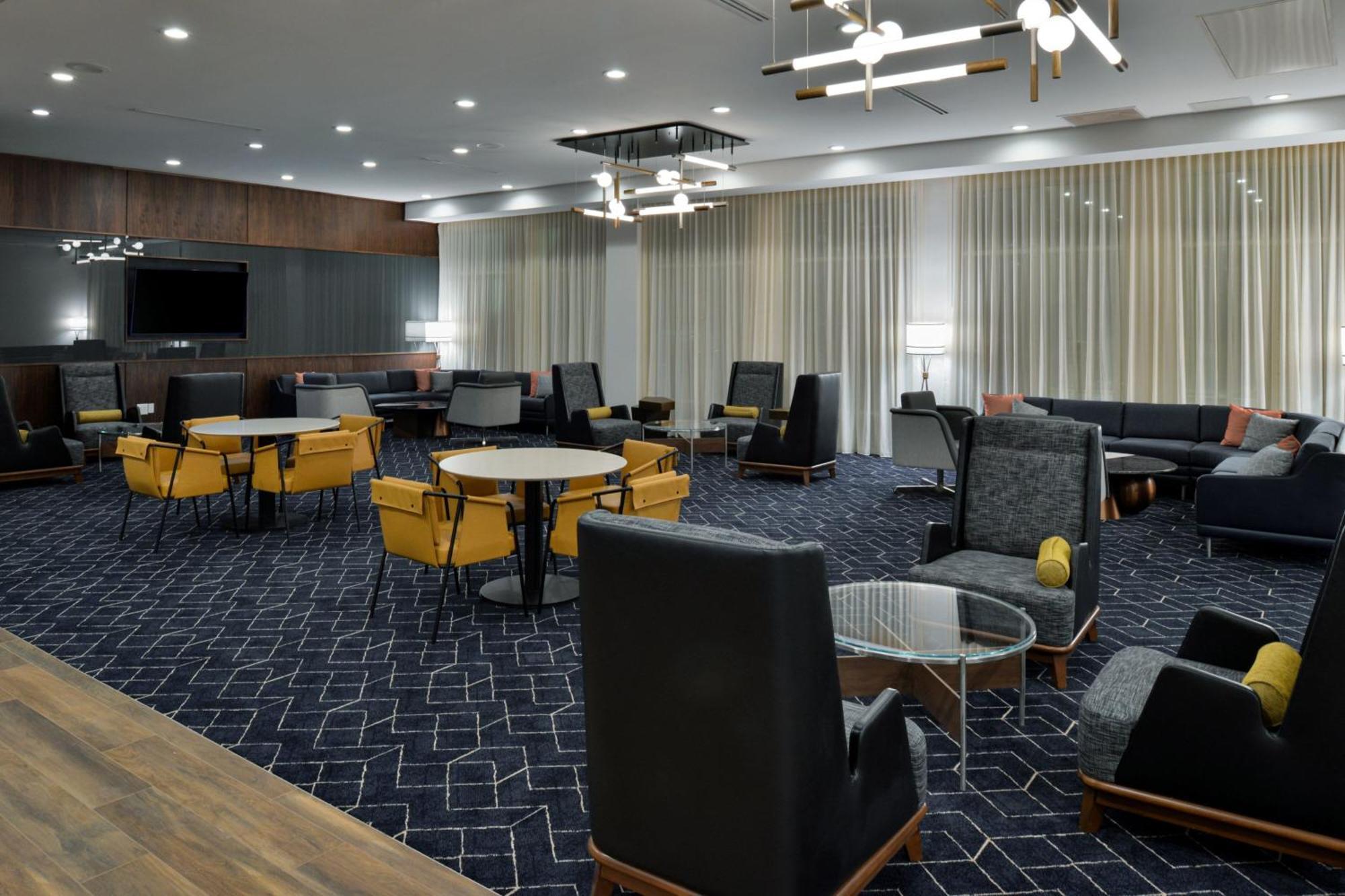 Отель Courtyard By Marriott Raleigh Cary Crossroads Экстерьер фото