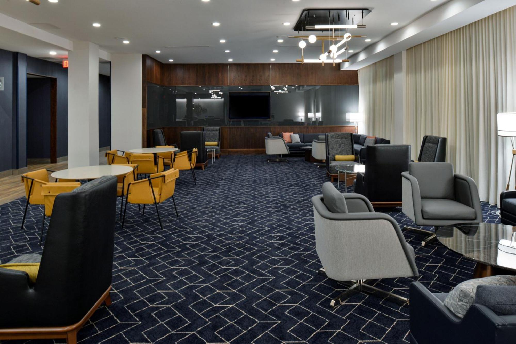 Отель Courtyard By Marriott Raleigh Cary Crossroads Экстерьер фото